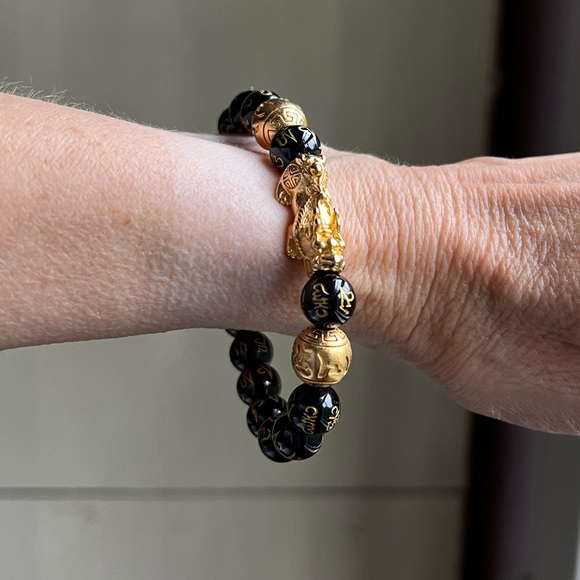 Pixiu Good Luck Unisex Bracelet Black & Gold, Stretchy. NWOT. - Picture 6 of 7